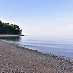 Nettes In Valica Mit Grossem Garten By Interhome Apartman Mazurija