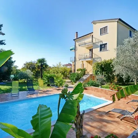 Nettes In Valica Mit Grossem Garten By Interhome Lejlighed